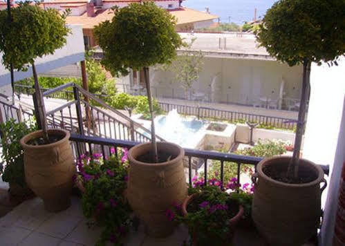 Coralli Holidays Loutra  Екстер'єр фото
